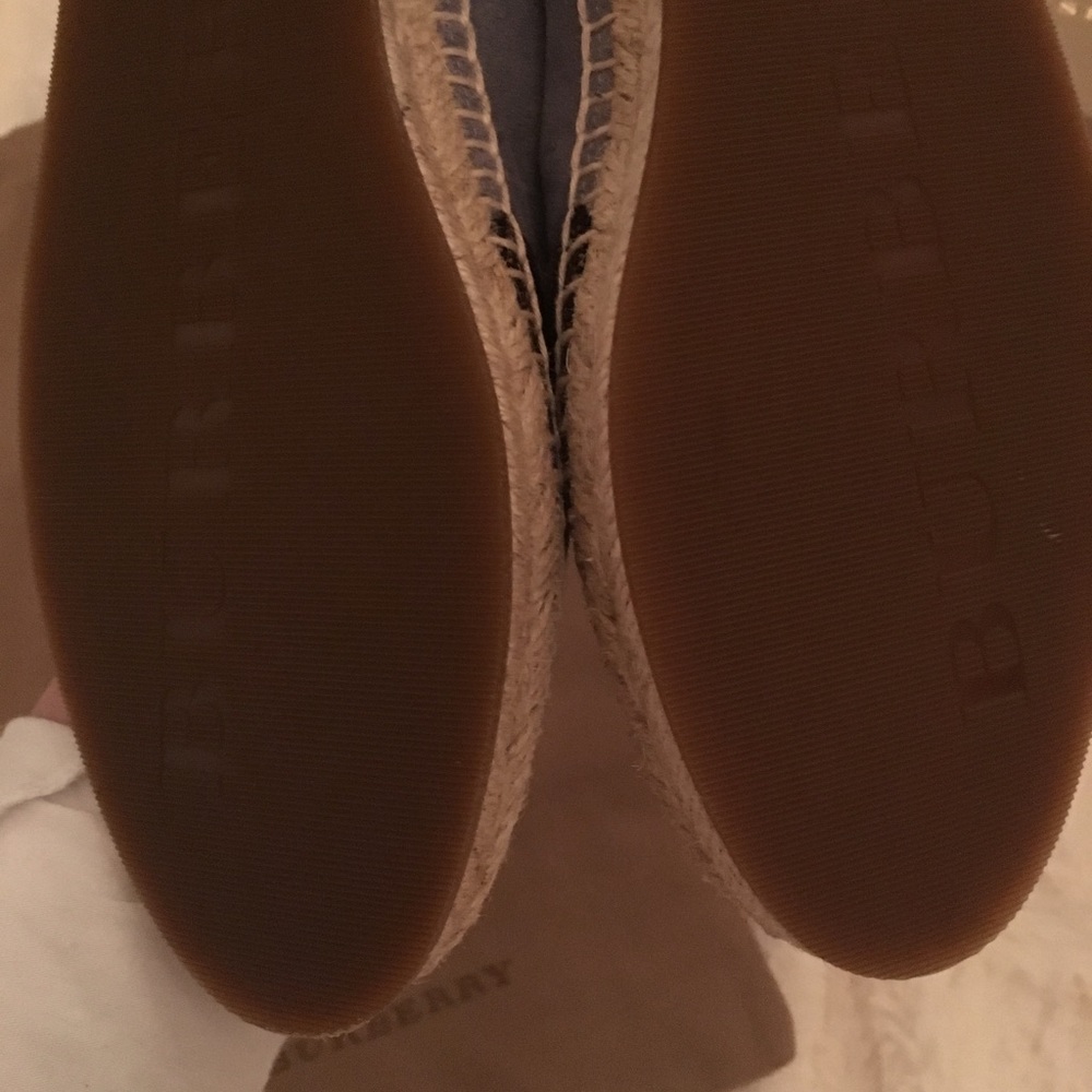 ⛔️SOLD⛔️Burberry espadrille flats new price firm - Picture 6 of 6
